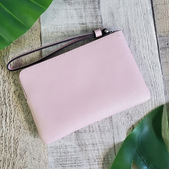 COACH | Crossgrain Leather Corner Zip Wristlet in Carnation - Picture 2 of 8